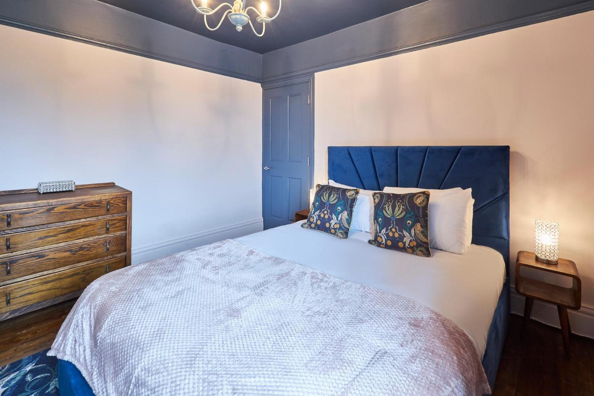 Host & - Oliver's Den Alnwick