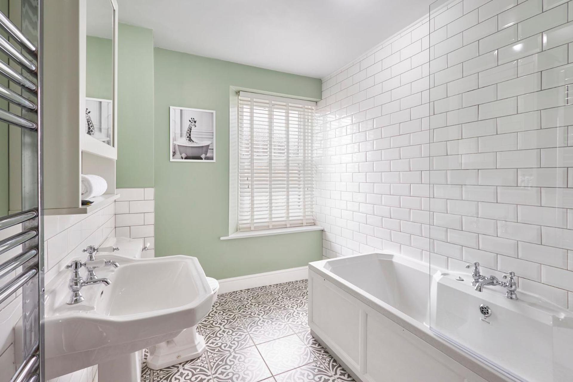 Host & - Oliver's Den * Alnwick